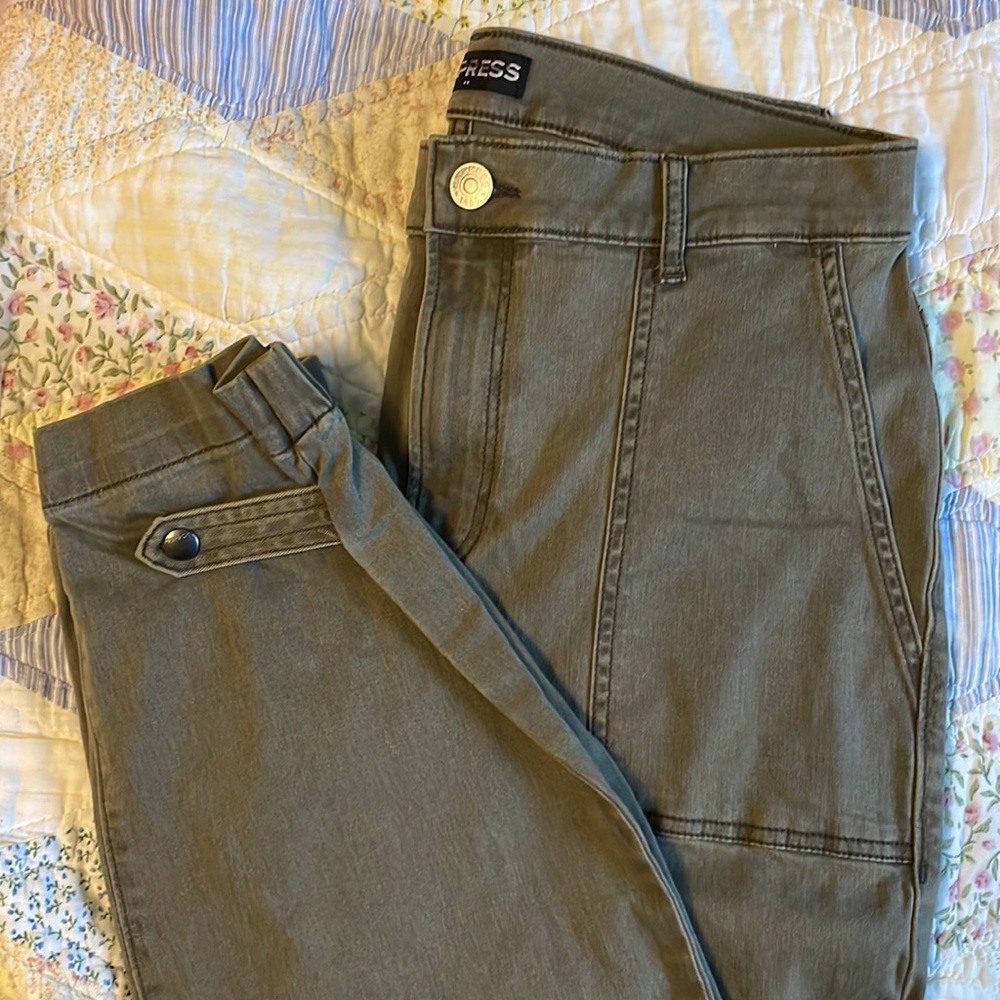 Express Stretch Cropped Straight High Rise Cargo Pant | size 6